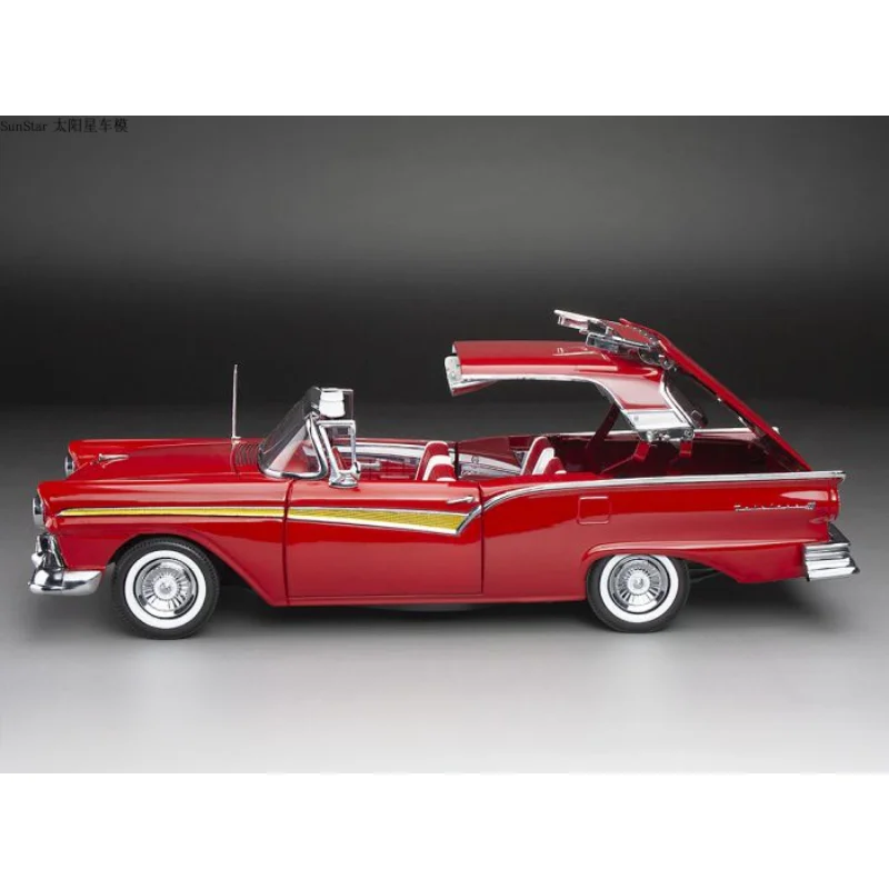 1:18 モデル 1957 クラシック レッド スカイライナー 分離式折りたたみキャノピー オープンコンバーチブル レトロカー ダイキャスト合金 ヴィンテージ車両