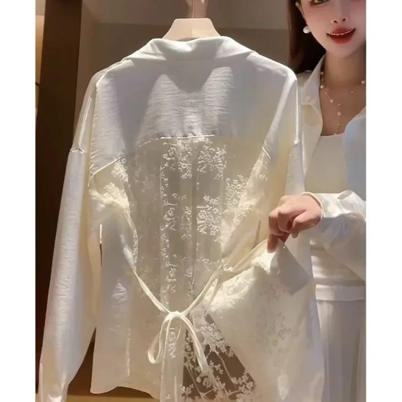 

Элегантный роскошный возрастной топ с длинными рукавами и ажурным дизайном из миндалевого кружева