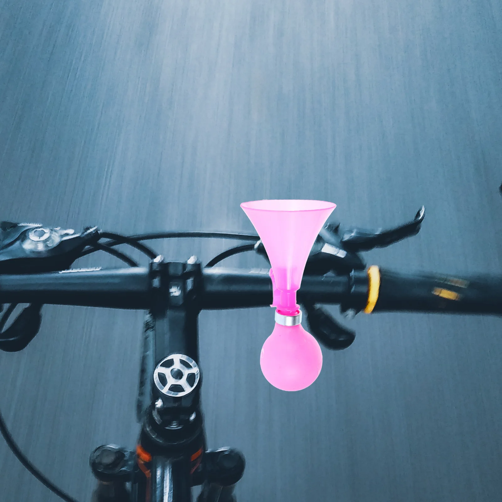 

1pcs 1 Pressure Lightweight Plastic Kids Bicycle Horn Loud Sound Easy Installation Pink Accessories for Girls Bike Horn