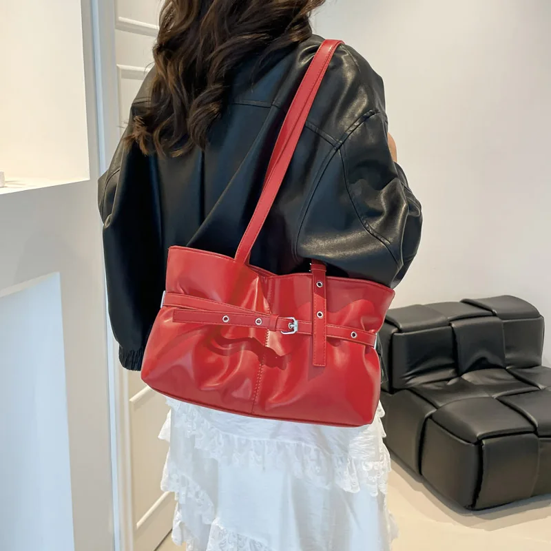 

2025 Корейская сумка-тоут из искусственной кожи для женщин, дизайнерская сумка на плечо большой вместимости, модная модная сумка-шоппер высокого качества, красная