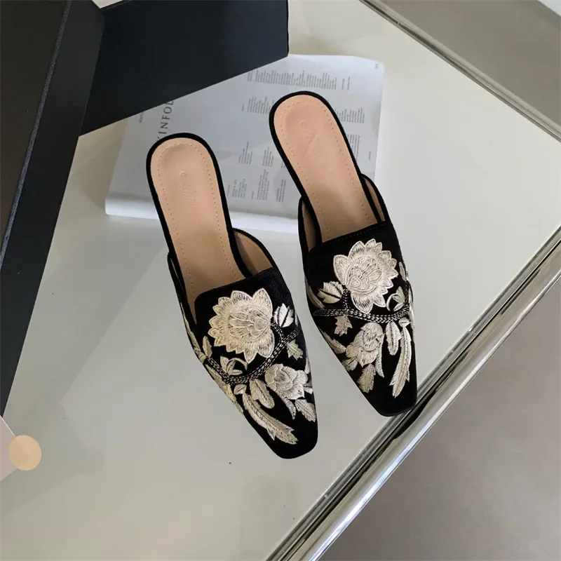 Women Baotou Embroidered Flat Bottom Half Slippers Summer Muller Sqaure Toe Shoes Flat Outdoor Casual Walking Slides Zapatillas