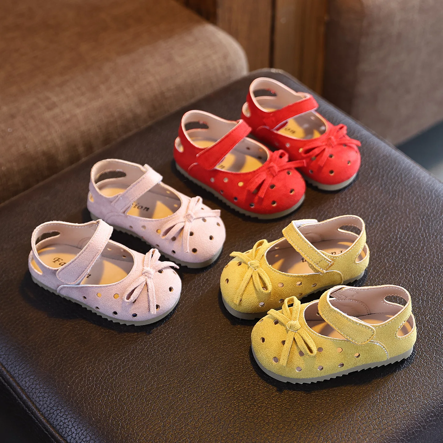 Comfortable Leather Shoes 2026 Spring Autumn New Girls Cute Bow Shoes Kids Casual Barefoot Children Fashion Sport Light Weight