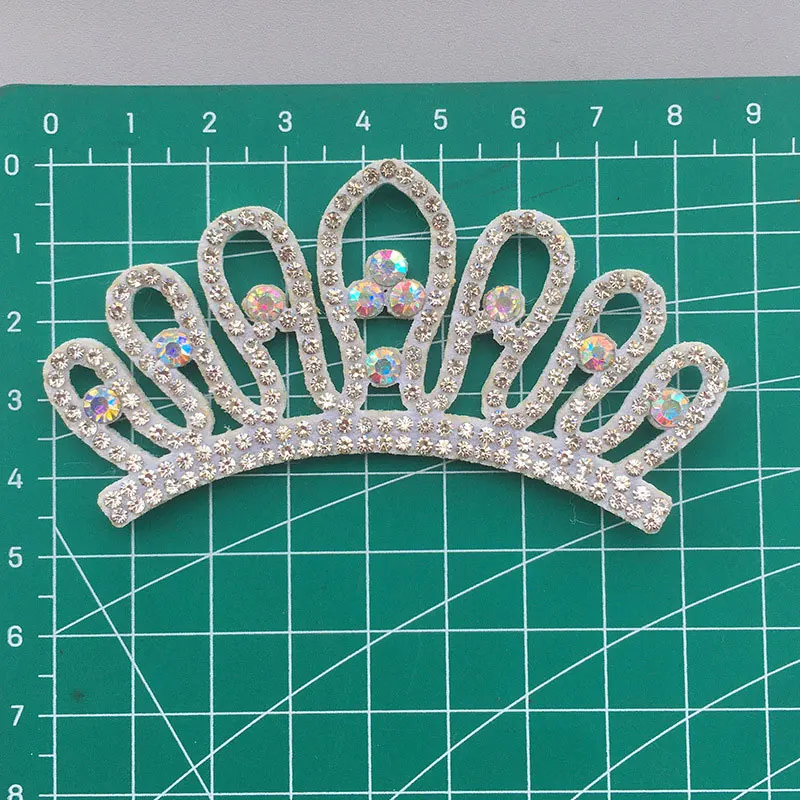 10 Stück Heißfix-Strassstein-Applikationen aus Vliesstoff in Form einer Krone für DIY-Kleidung, Schuh- und Hutdekoration. – Detail 5