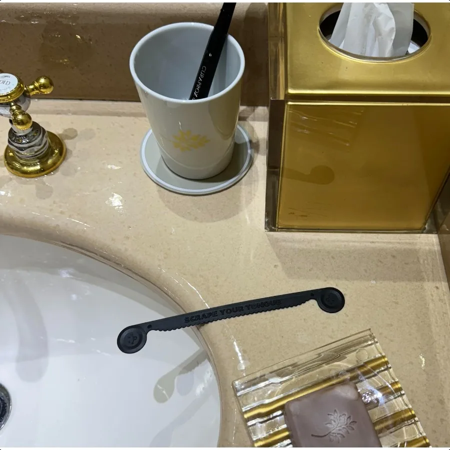 ScrapeYourTongue 1 مكشطة اللسان اليومية لصحة الفم. 100 منظف لسان قابل لإعادة التدوير وقابل لإعادة الاستخدام ومقاوم للكمامة عدد واحد (عبوة من #5