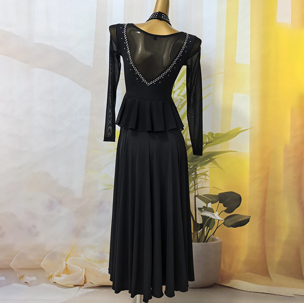 فستان رقص للحفلات الراقصة باللون الأسود ذو رقبة عالية باللون الأحمر الخمري زي المسرح بأحجار الراين والجلود الوردية ملابس الرقص بأكمام طويلة