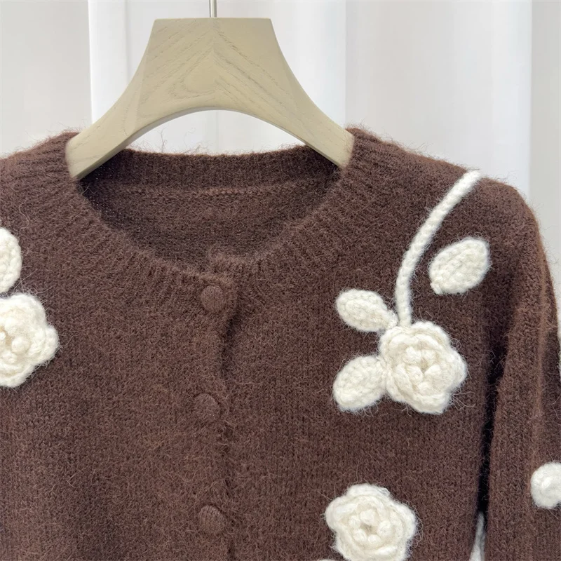

Кардиган для женщин, зима 2023, новый топ с круглым вырезом и длинными рукавами с цветочной вышивкой, однобортный облегающий женский свитер y2k