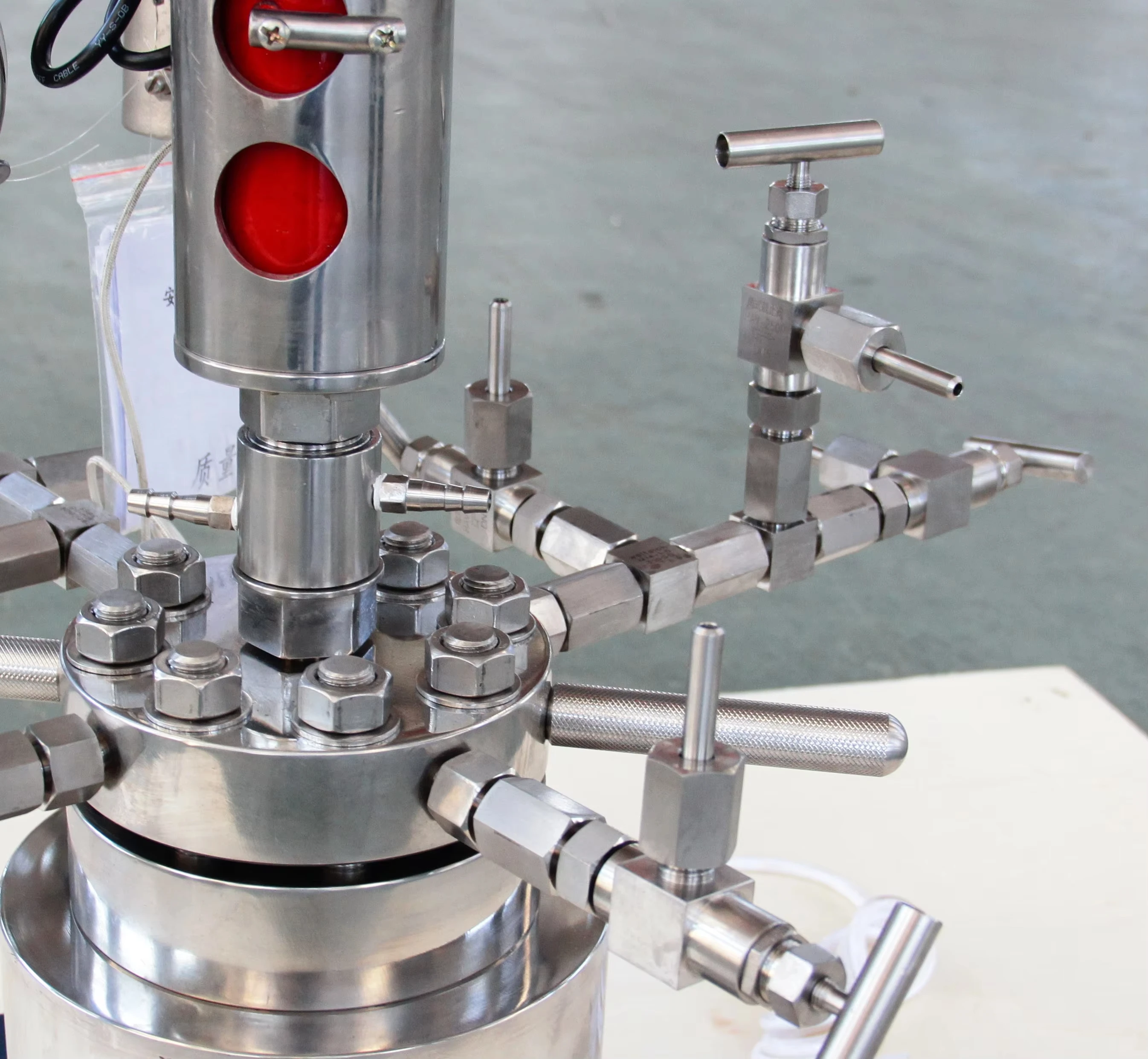 Karya reaktor terkomputerisasi laboratorium dengan karya reaktor baja tahan karat khusus