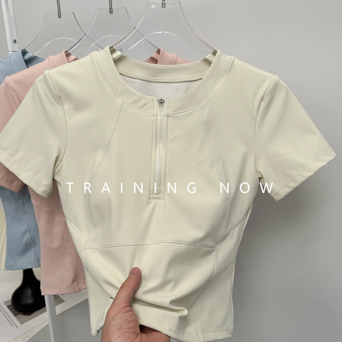 

Yoga suit with chest pad for short-sleeved women's Sharpilates training bodysuit half zipper sports running cycling T-shirt