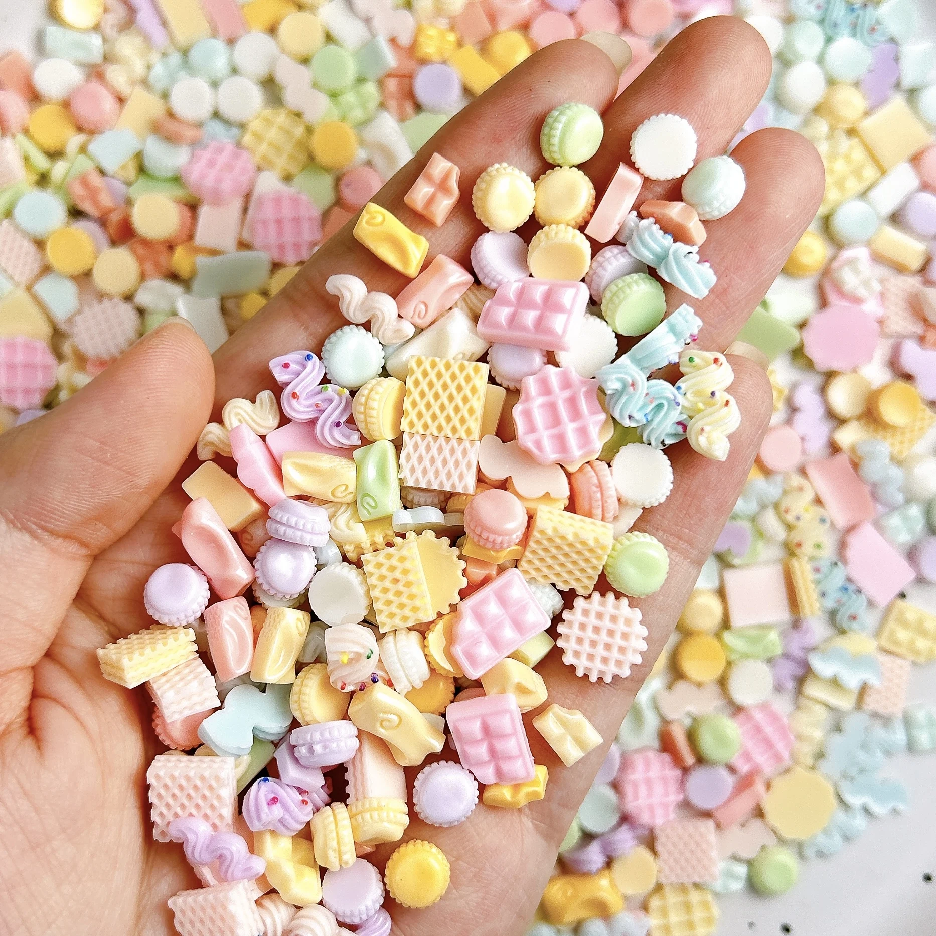 50 個複数色ミニチョコレートクッキー樹脂ネイルアートチャームかわいい模擬クリームストリップ混合ネイルデコレーション DIY 爪