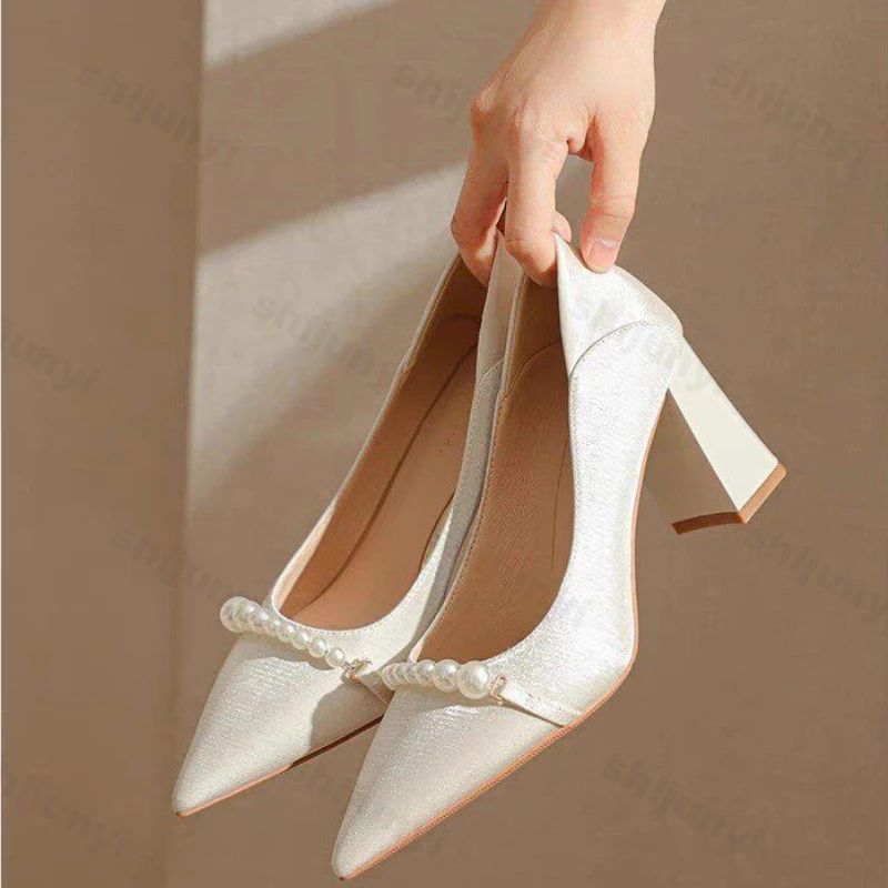 Moda a punta perla tacchi alti scarpe da donna scarpe da sposa bianche tacchi alti spessi pompe da festa calzature da donna Zapatos De Mujer