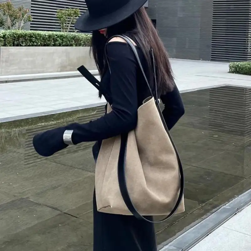 

2025 Light Luxury Fashion Large Capacity Bucket Shaped Top Layer Cowhide Frosted Suede Single Shoulder Diagonal Cross Bag Trendy