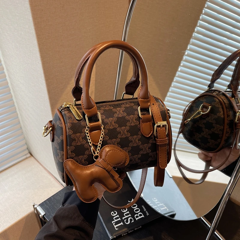 

Slim Shoulder Bag Perfect for Work Commute Travel Premium PU Leather Compact Design Easy to Carry