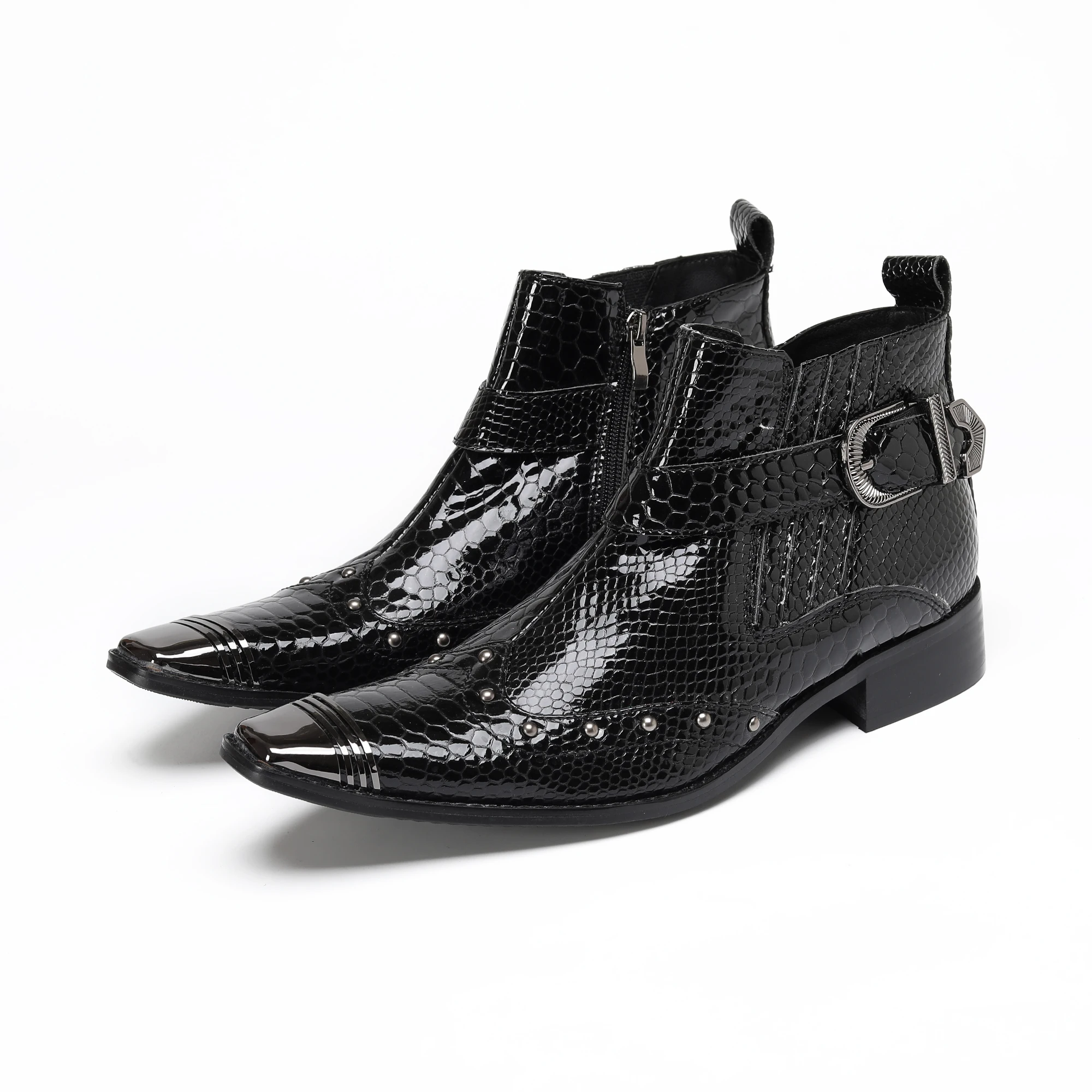 Glänzende, kurze Herrenstiefel mit Schlangenmuster, dekoriert mit Metallnieten und Schnallen, trendiges, personalisiertes Street-Style-Schuhwerk für Club, Bar und Party – Detail 16