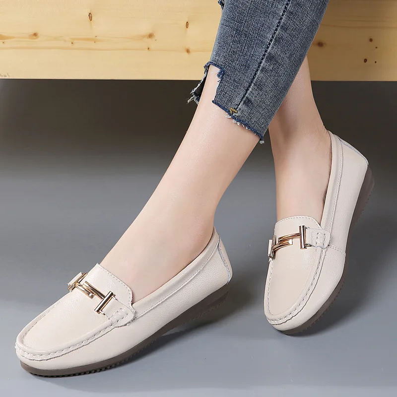 

2023 New Leather Peas Shoes Female Mother Shoes Women Moccasins Slope Heel Casual Non-slip White Nurse Shoes Zapatos De Mujer