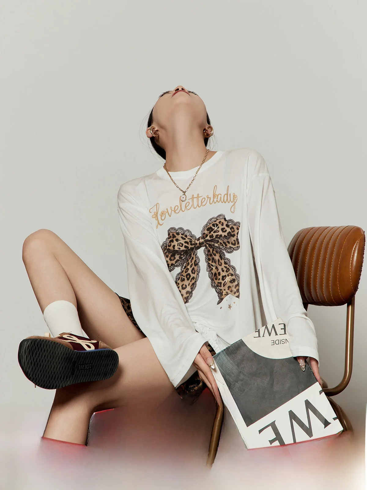 

White Leopard Print T-Shirt Women's Spring 2026 Casual Loose Fit Long Sleeve round Neck Design Sensation Knot