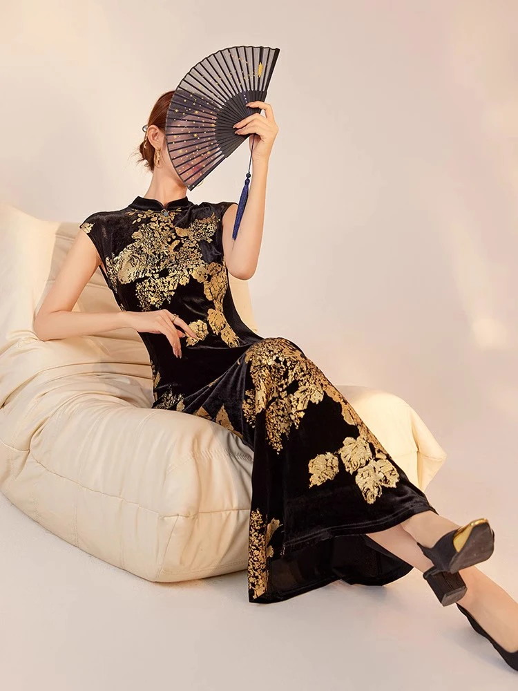 ReddaChic Luxury Gold Flower Long Qipao Dress Women Stand Collar Cap Sleeves Velvet Mermaid Chinese Cheongsam Elegant Party Gown