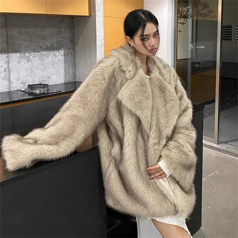 

2025 зимняя новая модная пушистая шуба с градиентом, женская уличная роскошная куртка с большим меховым воротником из искусственного лисьего меха, женские пальто