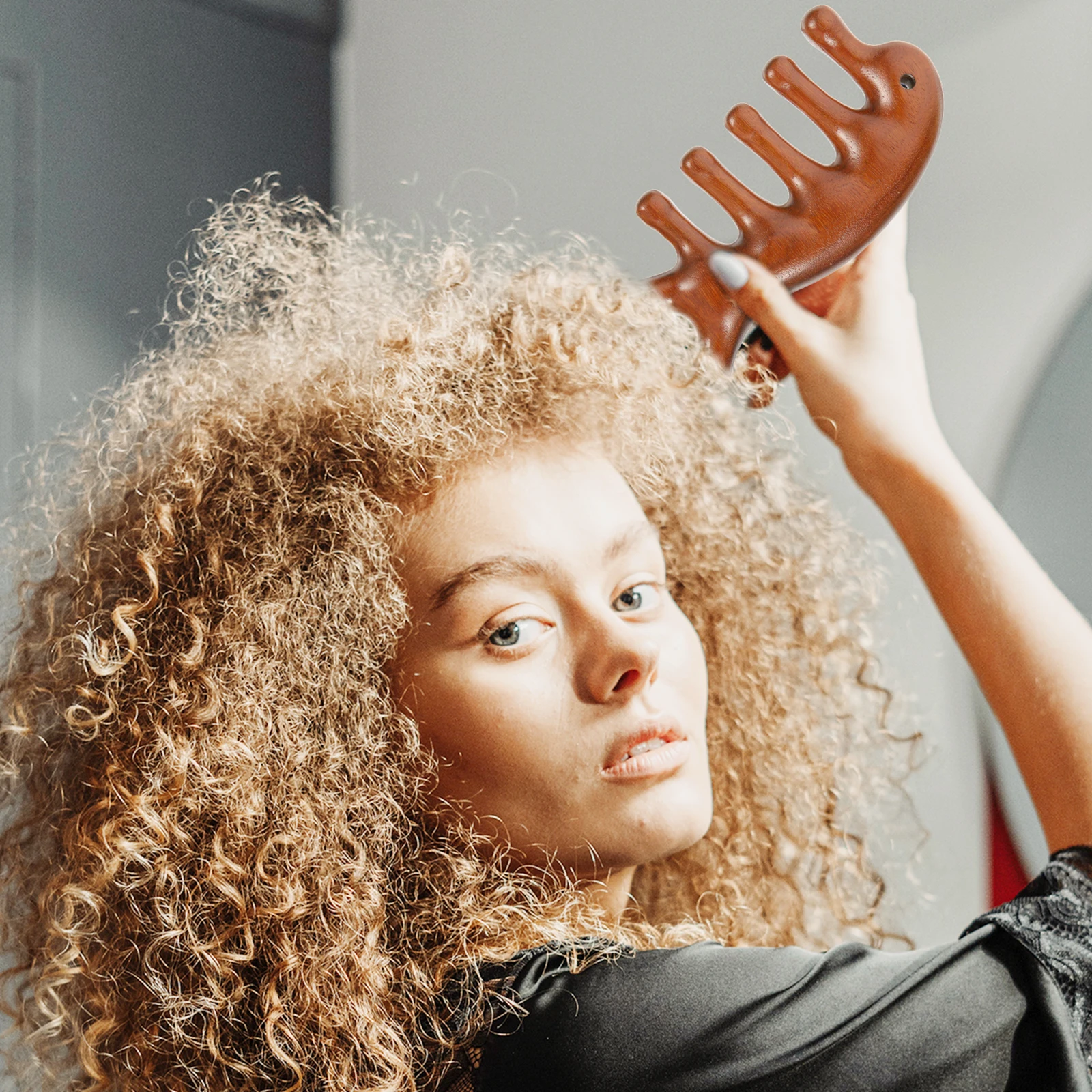 

Sandalwood Massage Comb Natural Wide Tooth Detangler for Scalp Circulation Portable Hair Pick Comb for Women and Men Smooth