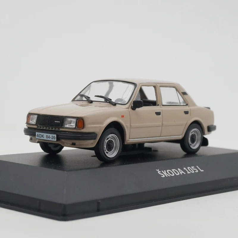 Ixo 1:43 Skoda 105 L Diecast Car Modelos de vehículos de juguete de metal