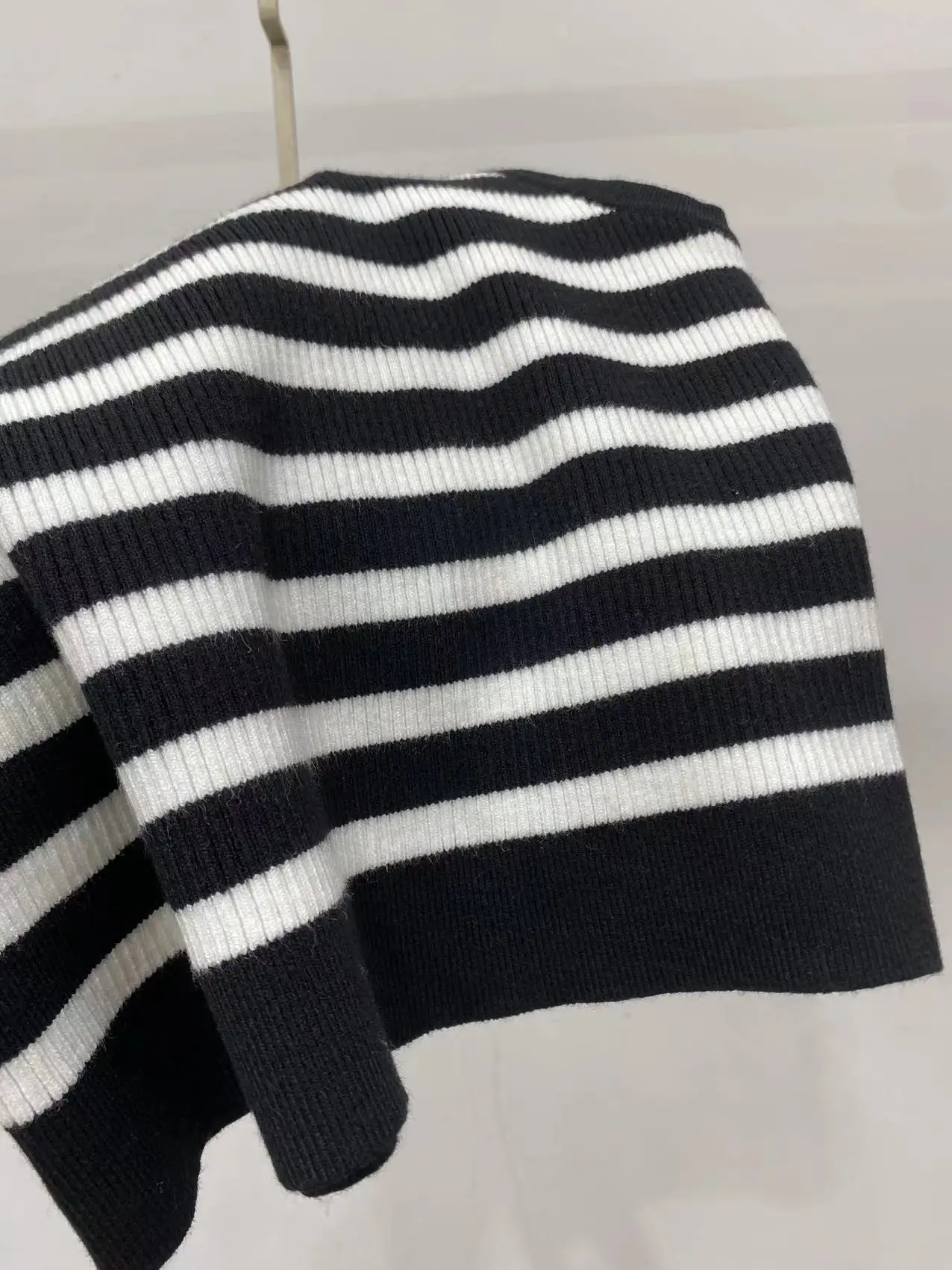 2023 Summer Women New Sleeveless Knit Tops Black Stripes Slim Fit Round Neck Sexy Tops