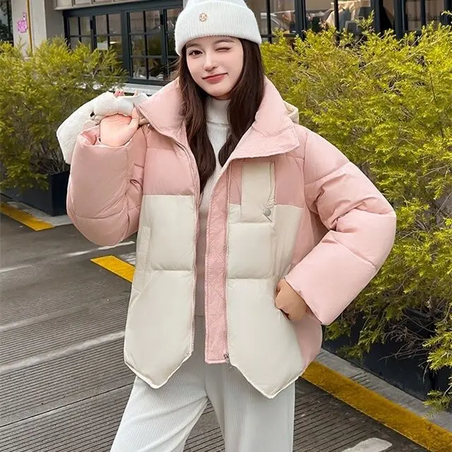 Invierno 2026 el nuevo abrigo corto acolchado de algodón de contraste para mujer dopamina moda femenina abrigo Simple ropa holgada gruesa