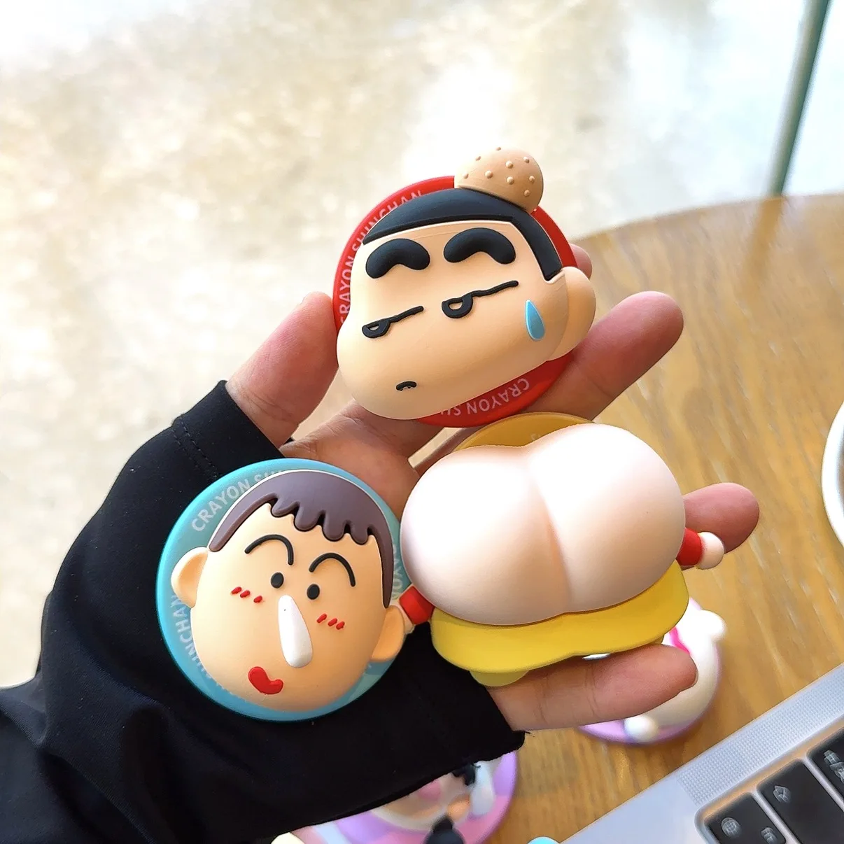 Magnetyczny uchwyt na telefon w stylu kreskówkowym, prezent urodzinowy dla Chibi Maruko-chan, Crayon Shin-Chan, Chiikawa, Boochan, Usagi