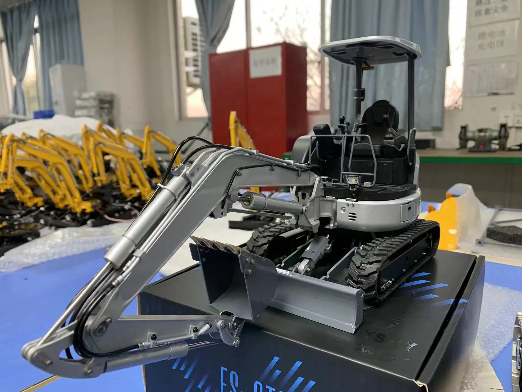 RTR LESU PC30 RC Hydraulic Excavator Mini Digger 1/14 Remote Control Metal Miniature Machine Light System Model Toys for Adult - Image 2