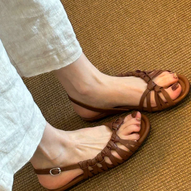 2026 New One Buckle Low Heel Woven Breathable Temperament Open Toe Sandals Women Summer All-match Roman Shoes