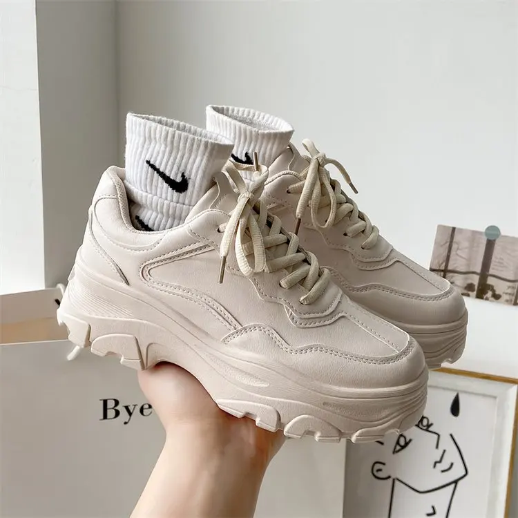 Sneakers goffe da donna suola spessa altezza crescente scarpe sportive stringate moda antiscivolo Versatile Casual 2024 nuovo