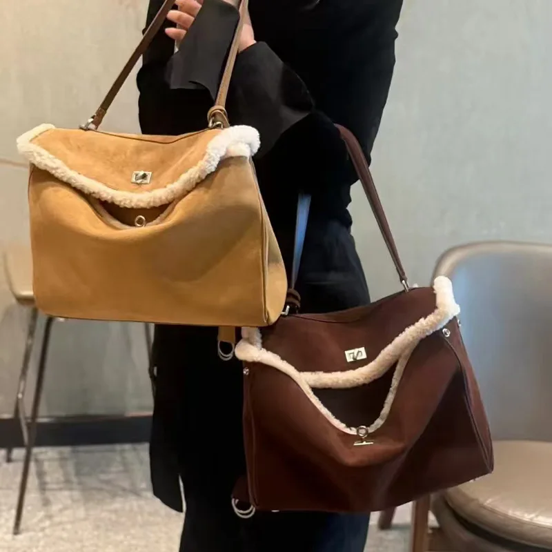 حقيبة كتف من القطيفة للنساء ذات سعة كبيرة للخريف والشتاء مصنوعة من جلد البقر البلوري على طراز عبر الحدود