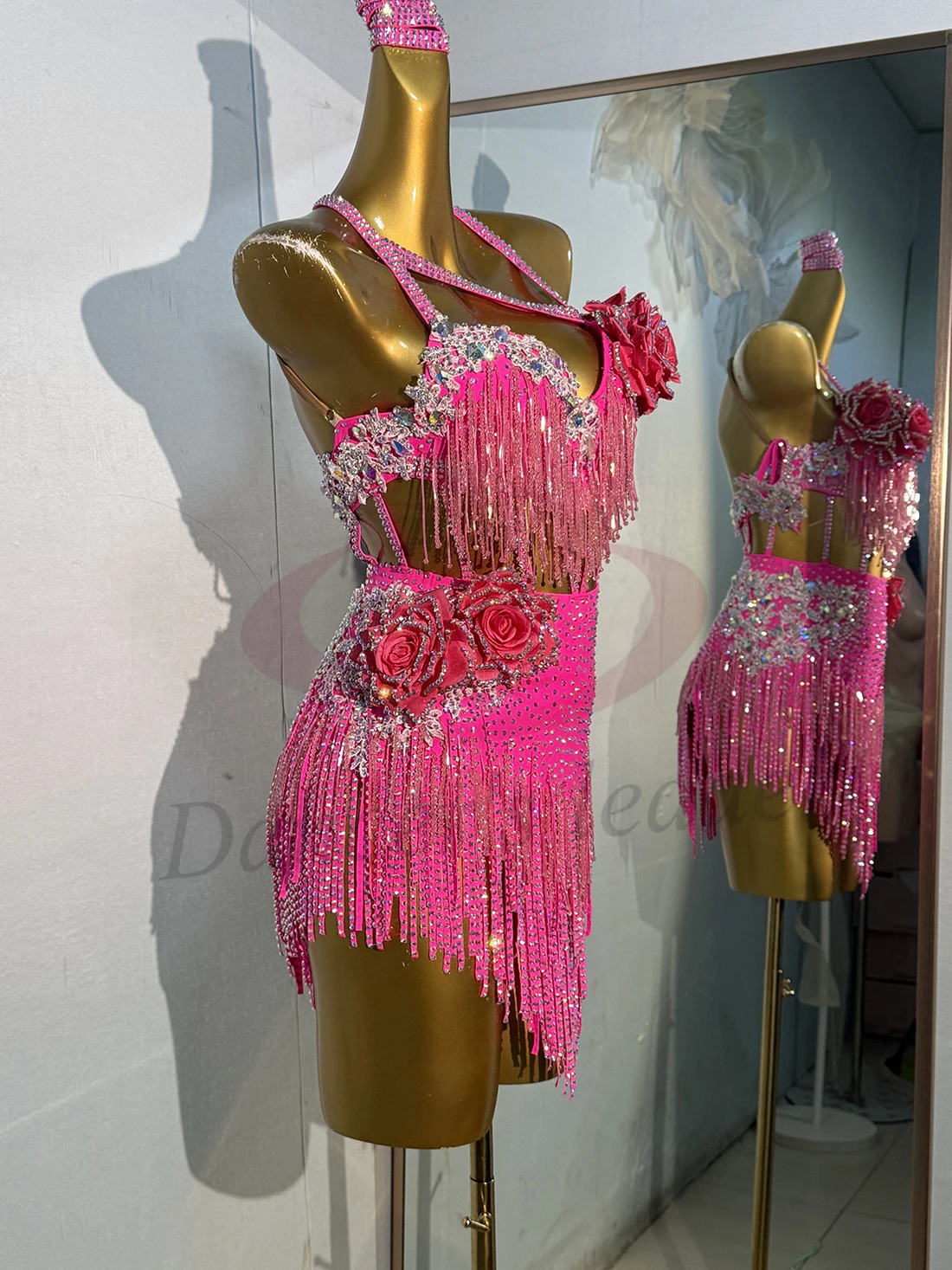 ชุดเต้นรำละตินระดับไฮเอนด์สั่งทำพิเศษลายดอกกุหลาบสามมิติประดับเพชรลายทางพู่ห้อยสำหรับเต้นแทงโก้สำหรับผู้ใหญ่และเด็ก