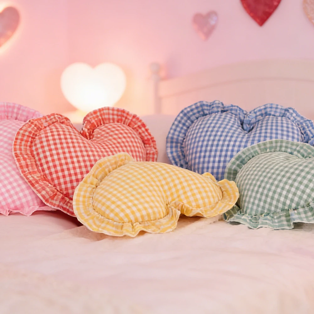 BUYNOW 1 Stück kariertes Stoffkissen mit Rüschen, Herz, Liebe, romantisches Kissen für Sofa, Schlafzimmer, Wohnzimmer, Heimdekoration, Kissen mit Füllung – Detail 6