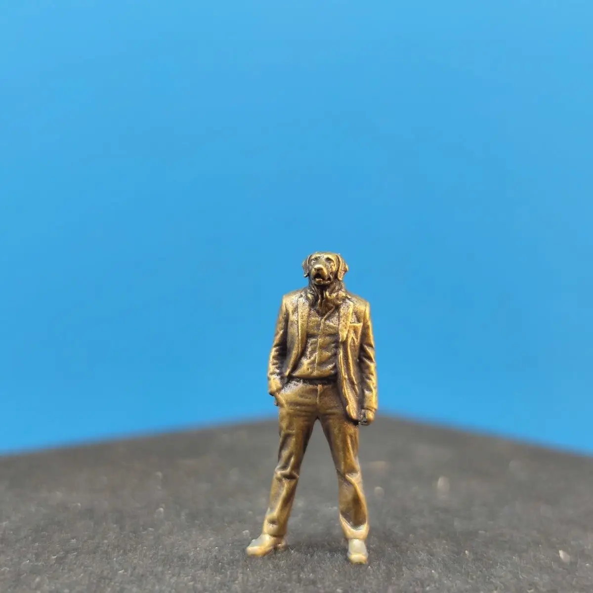 Brass Suit Thug, Dog-Headed Man, Masked Man 1:64 Scale Action Figure Model Handheld Statue Miniature Figure Diorama