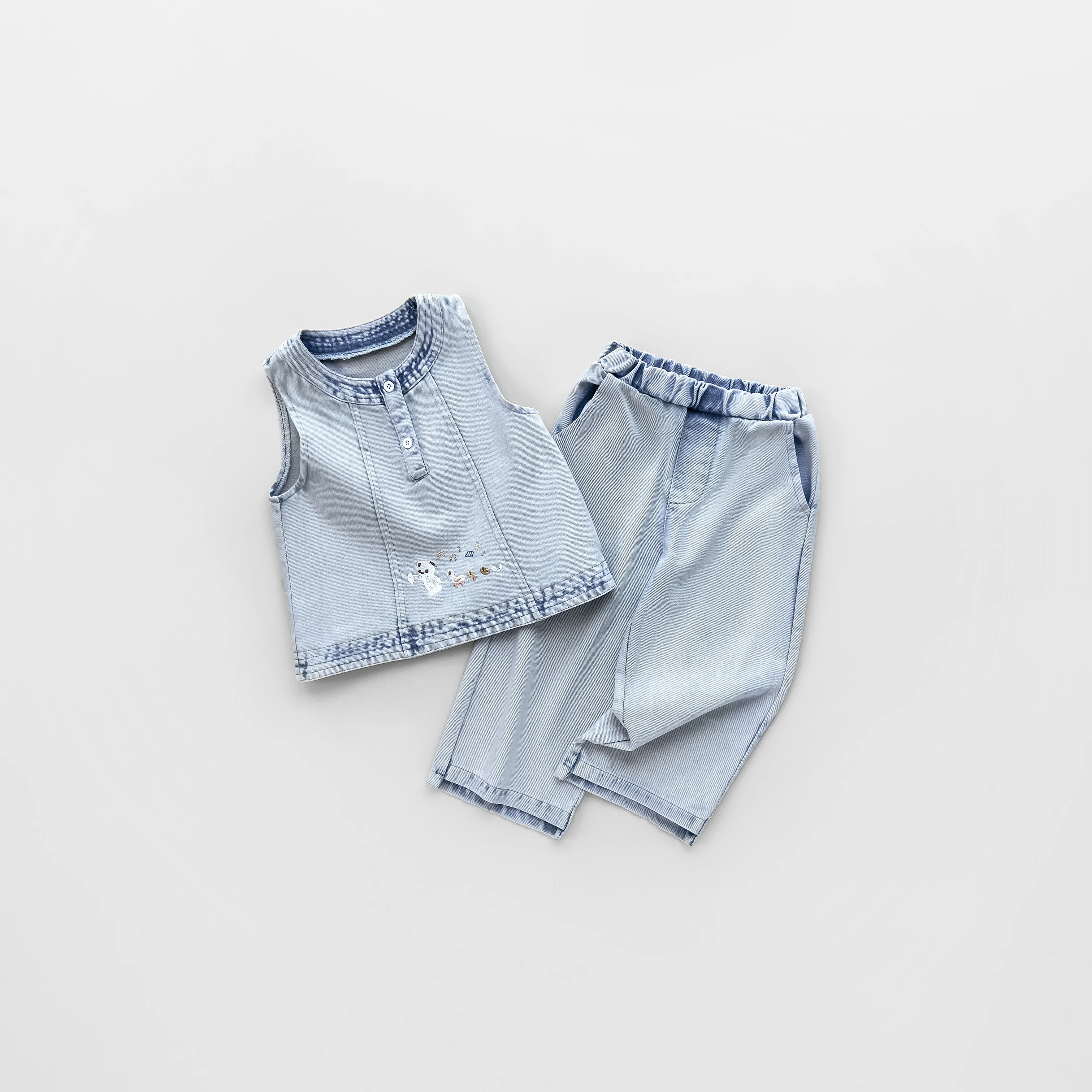 

Новая осенняя одежда для малышей 4–4 лет, модный комплект для девочек, изысканный джинсовый жилет с вышивкой + джинсовые брюки с эластичной талией