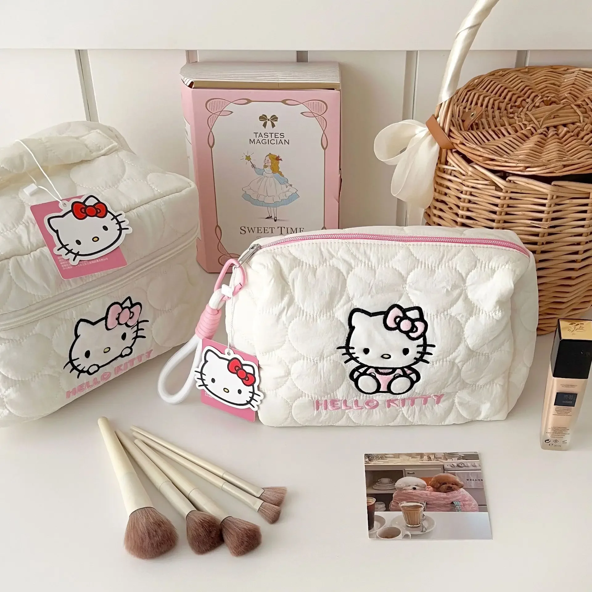 Kawaii Hello Kitty borsa per il trucco borsa da viaggio portatile per cartoni animati di grande capacità Cute Cat Hello Kitty borsa da toeletta