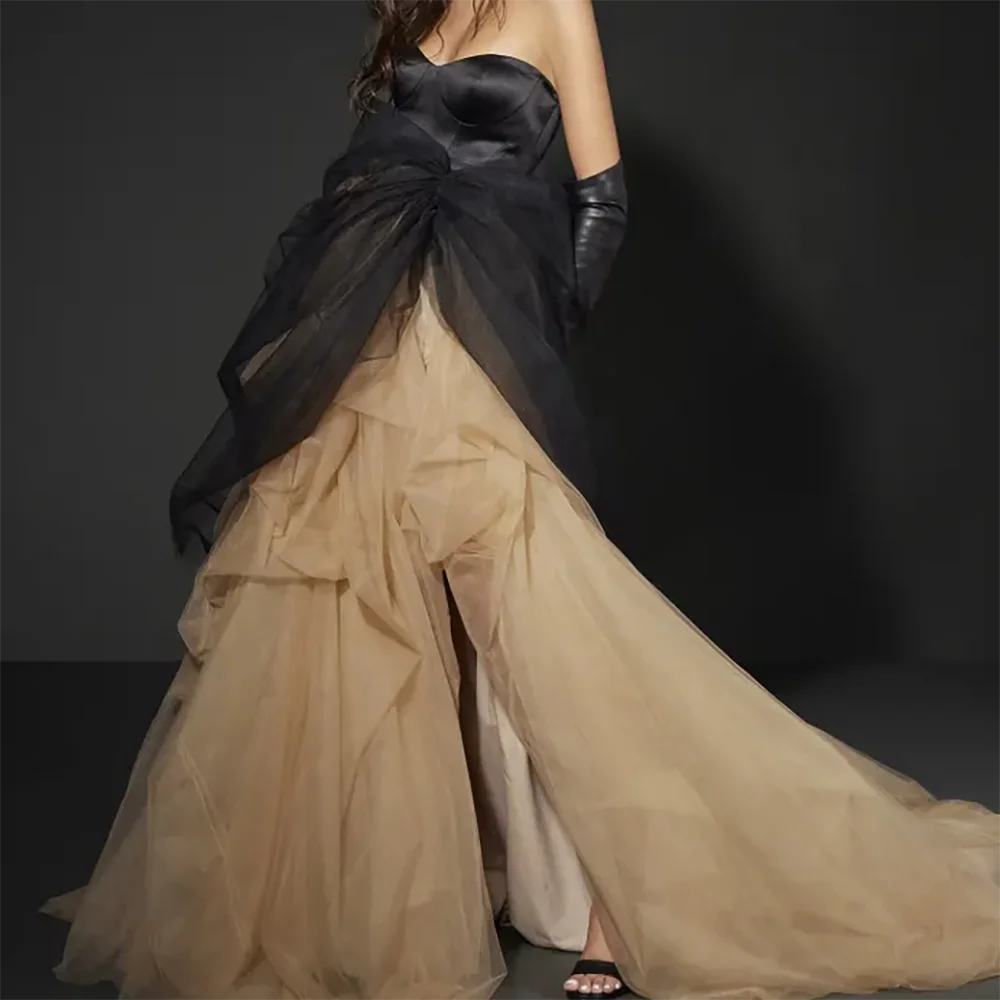 

Classic Sweetheart Backless Bow Sleeveless Tiered A-Line Bride Wedding Dresses Bridal Gowns Customized