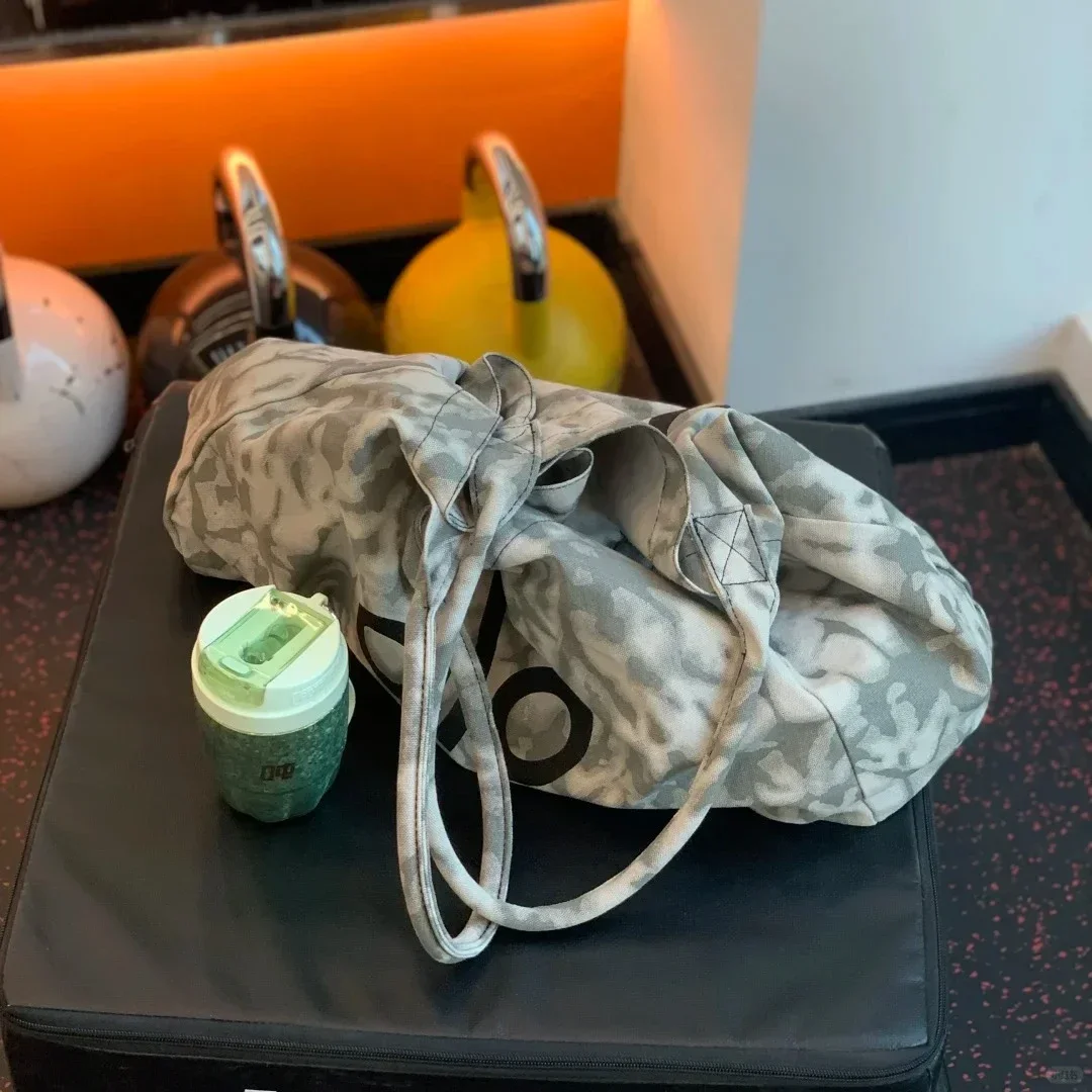 

2025 new tie-dye yoga bag shoulder canvas bag men and women large capacity shopping bag outdoor sports fitness large bag