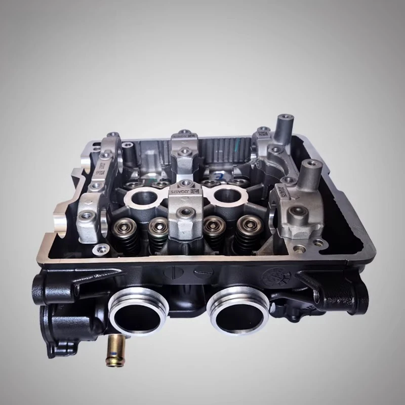 

Оригинальная головка блока цилиндров двигателя CU 525 R RR DS AC DSX