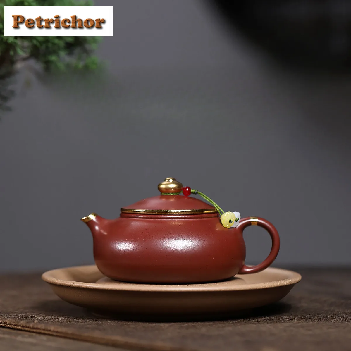 

Чайник Исин из фиолетовой глины, 200 мл, золотой рисунок ручной работы, горшок Хан Цзян, чайник с необработанной рудой, драконом, кровью, песком и заварочным набором Zisha