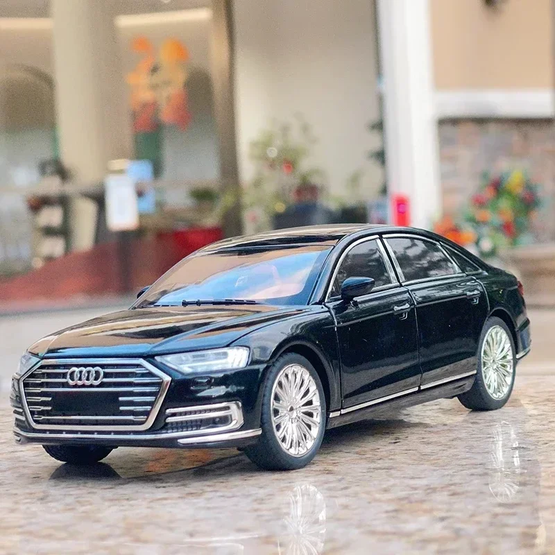 1:24 Audi A8 Diecast miniatur mobil mainan logam logam campuran Model mobil tarik ke belakang suara & lampu pintu dapat dibuka koleksi hadiah untuk anak laki-laki C186