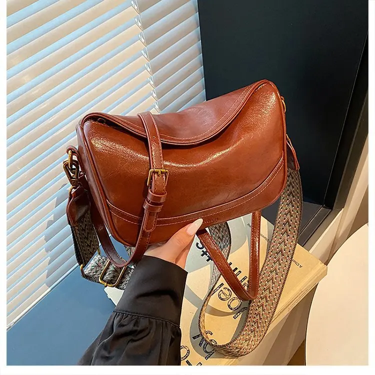 

Solid Color Pillow Bag, Wide Strap Shoulder Purse for Women Minimalist Crossbody Tote Fashion Day-to-Night Bag Chic Sling Bag​