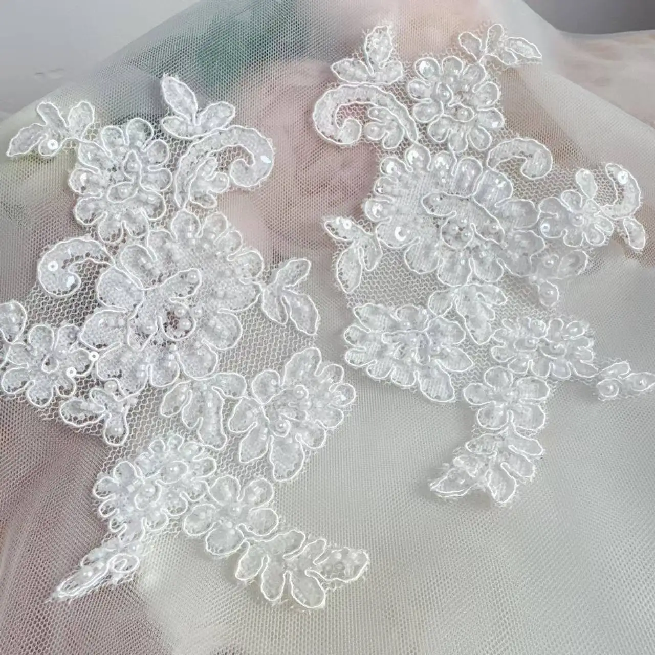 1Pair.2 Design Rope Embroidery Bead Mirror Flower Bride Wedding Dress Veil Embroidery Decals,Sewing Accessories Premium Quality