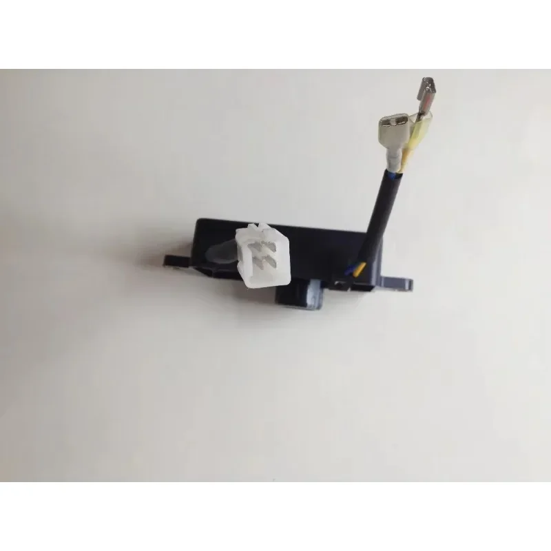 Regolatore automatico di tensione Generatore elettrico rettangolare AVR per generatore a benzina 2KW 3KW GX160 168F Pezzi di ricambio di alta qualità