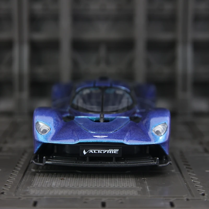 

CCA 1:23 simulation Aston Martin Valkyrie alloy supercar model, doors can be opened with sound and light, car ornaments, gifts