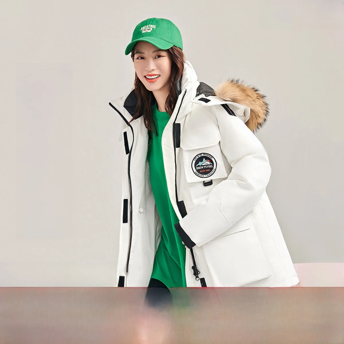 

Пуховик-парка с меховым воротником, на молнии, с длинными рукавами, с капюшоном, осенне-зимняя куртка