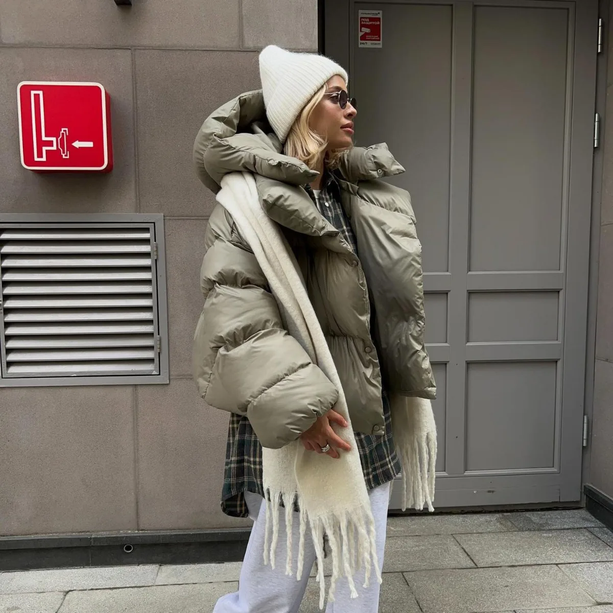 2024 Winter Warm Hooded Cotton Padded Jacket Women Streetwear Loose Thick Short Parkas Cropped Quilted Coat