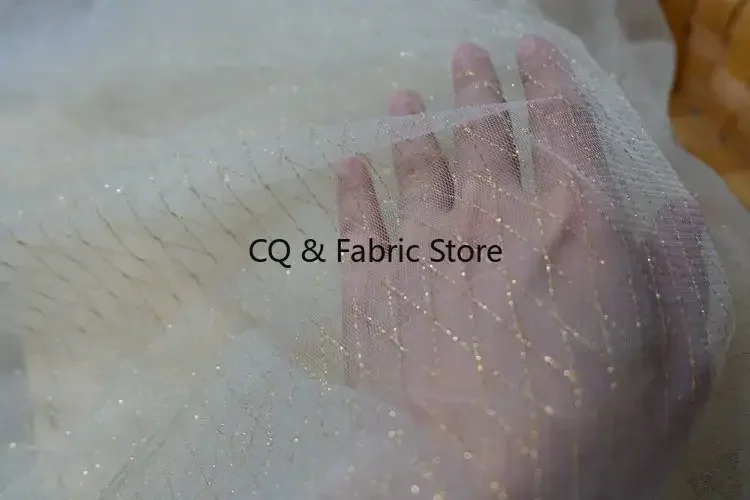 Tessuto di tulle a rete bianco nero largo 150 cm Abito da sposa di alta qualità Decorazione di nozze Tessuto a rete per gonna da ragazza
