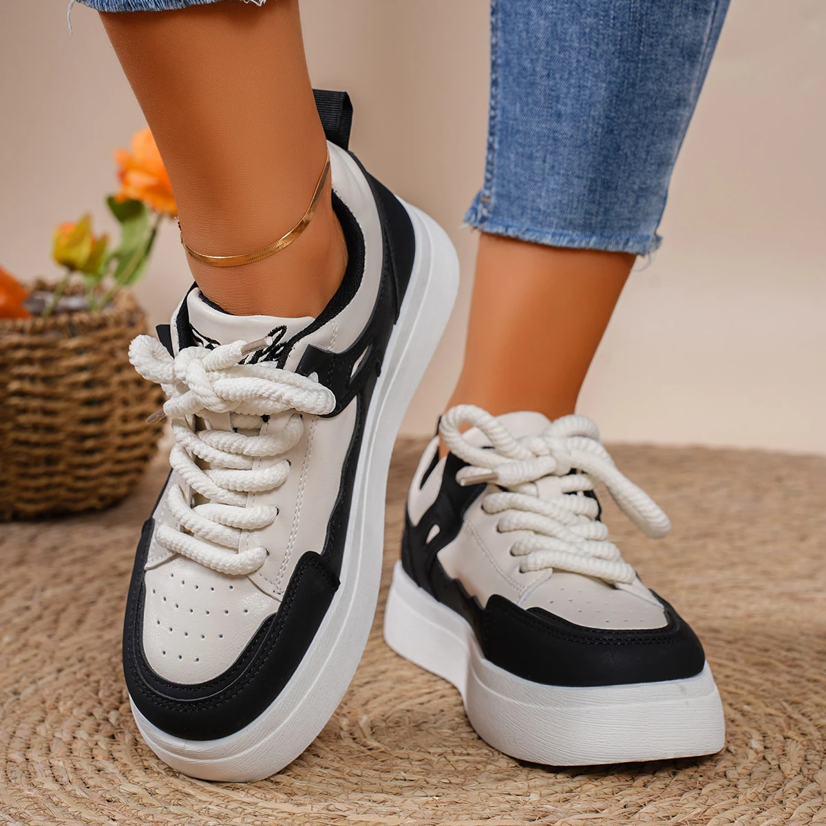 

Women's shoes 2025 new trend versatile sports and leisure white board shoes thick sole height increasing anti slip trendy shoes