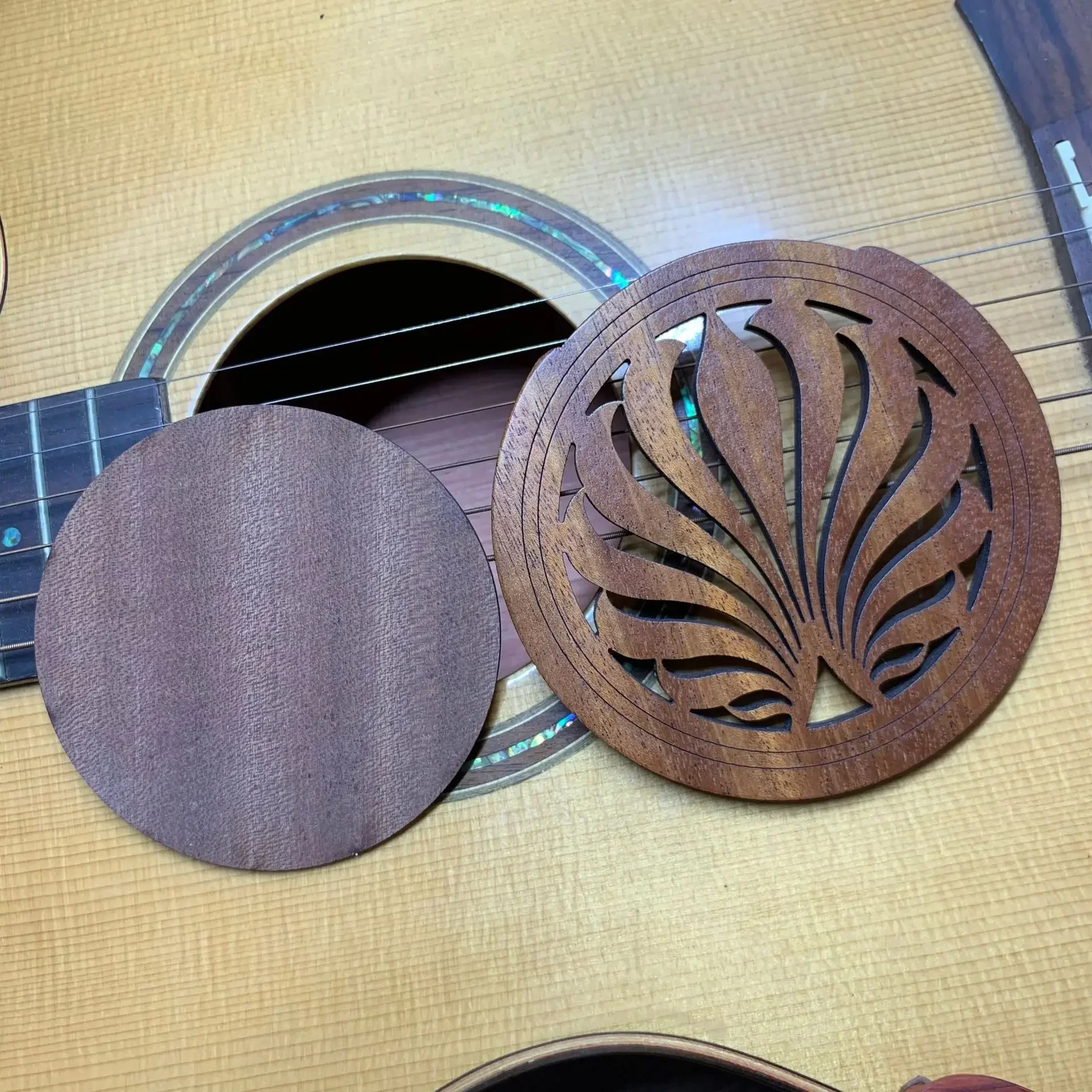 Guitar Wooden Soundhole Sound Hole Cover Block Feedback Buffer Mahogany Wood for 40/41 inch Acoustic Folk Guitars