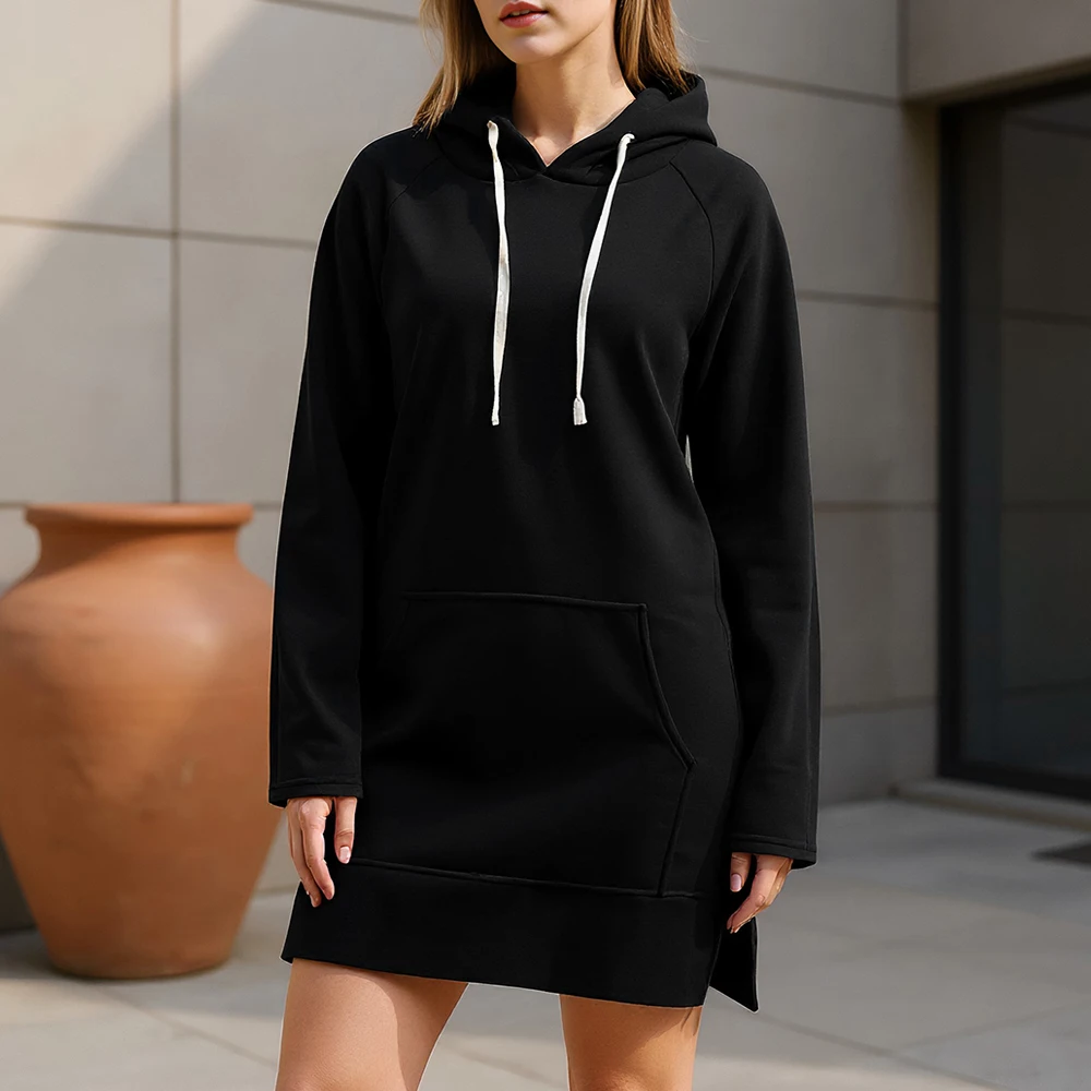 Sukienka damska z kapturem, czarna, z długim rękawem, oversize, z rozcięciem u dołu, sznurkiem, dużymi kieszeniami, luźna, streetwearowa, codzienna, na co dzień, 2025